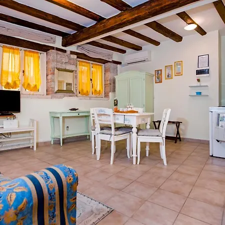 Sotto I Volti Centro Storico 招待所 罗维尼