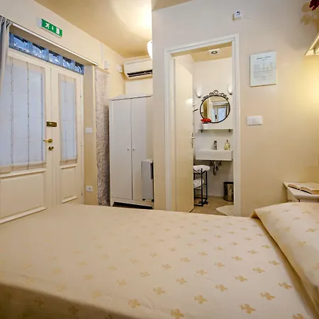 Sotto I Volti Centro Storico 招待所 3*