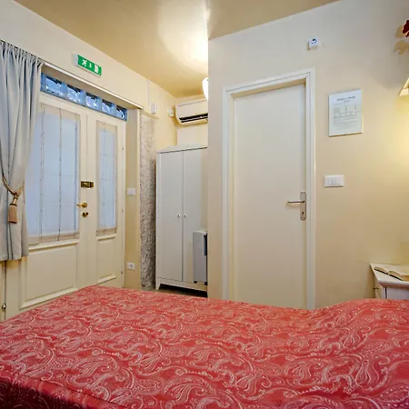 Sotto I Volti Centro Storico 招待所 3*