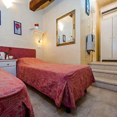 招待所 Sotto I Volti Centro Storico 罗维尼