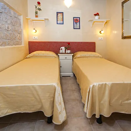 Sotto I Volti Centro Storico 招待所 罗维尼