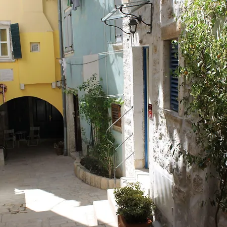 招待所 Sotto I Volti Centro Storico 罗维尼