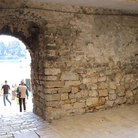 招待所 Sotto I Volti Centro Storico 罗维尼