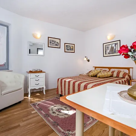 Sotto I Volti Centro Storico 招待所 3*