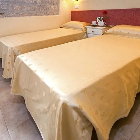 招待所 Sotto I Volti Centro Storico