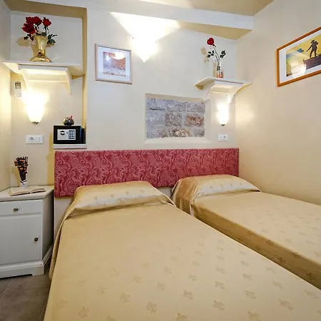 Sotto I Volti Centro Storico 招待所 罗维尼