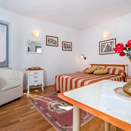 Sotto I Volti Centro Storico Gæstehus 3*