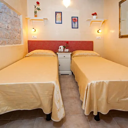 招待所 Sotto I Volti Centro Storico 3*