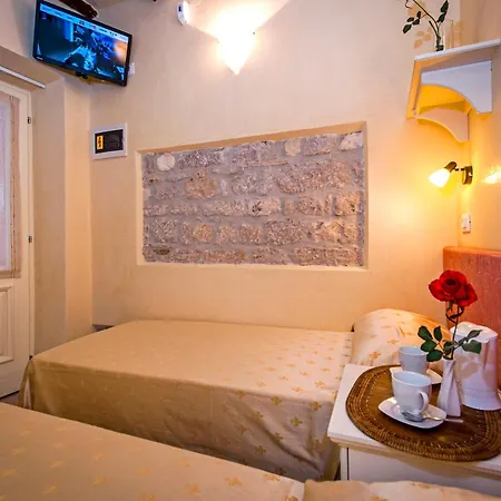 招待所 Sotto I Volti Centro Storico 罗维尼