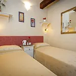 Sotto I Volti Centro Storico Πανσιόν