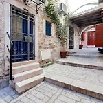 Πανσιόν Sotto I Volti Centro Storico 3*