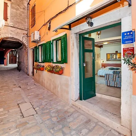 Sotto I Volti Centro Storico ゲストハウス